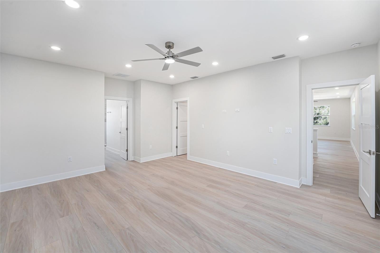 Image 19 of 52 For 514 Summit Street