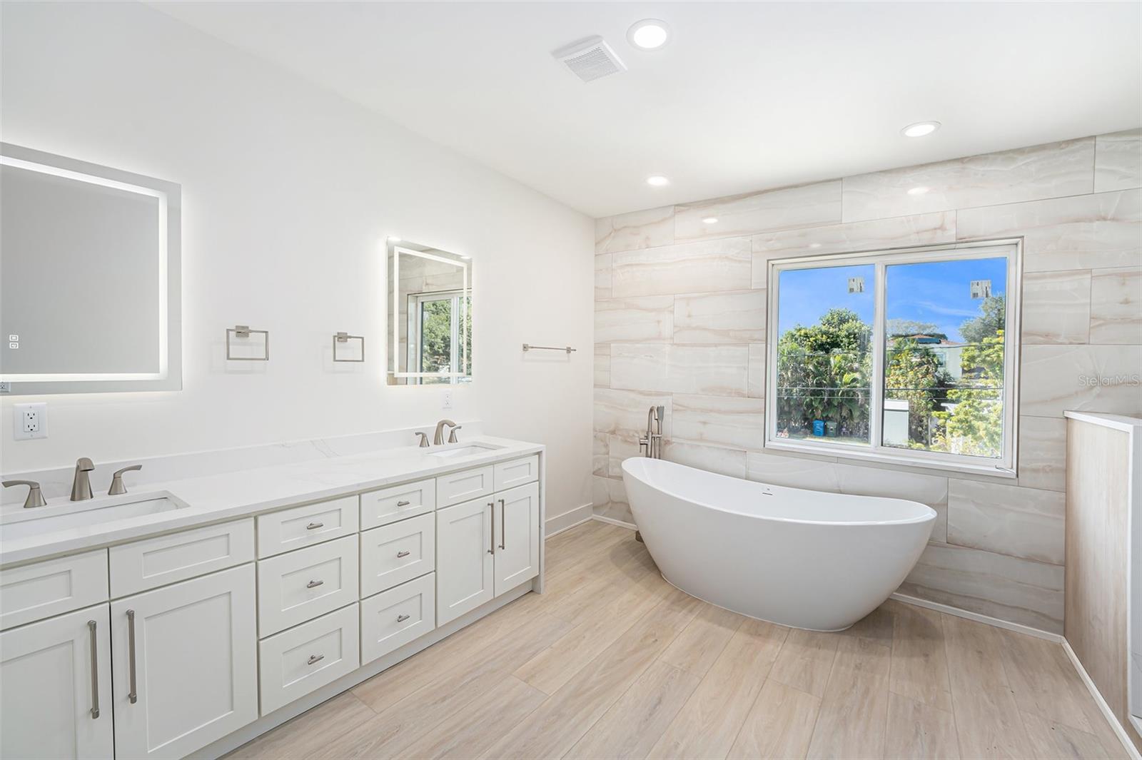 Image 20 of 52 For 514 Summit Street