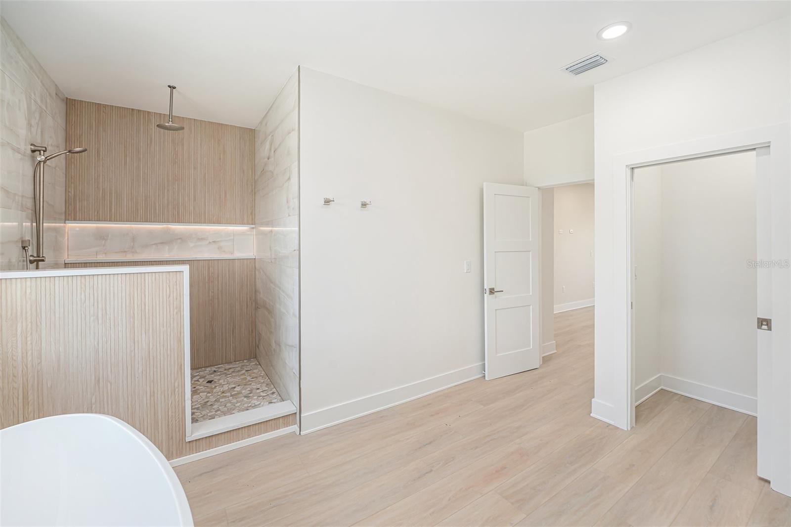 Image 21 of 52 For 514 Summit Street