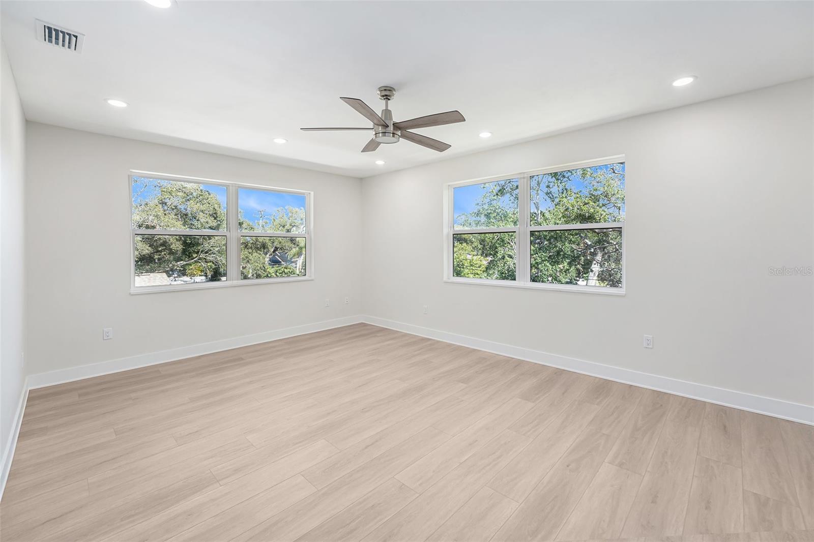 Image 24 of 52 For 514 Summit Street