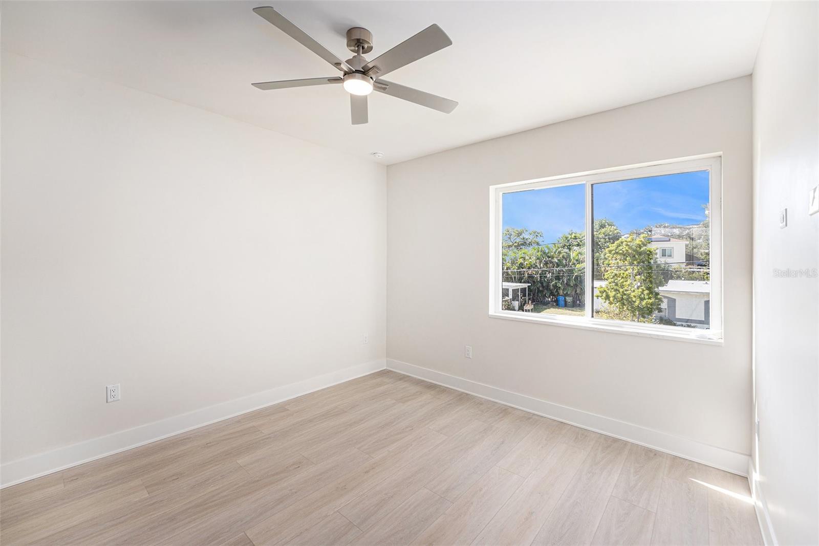 Image 32 of 52 For 514 Summit Street