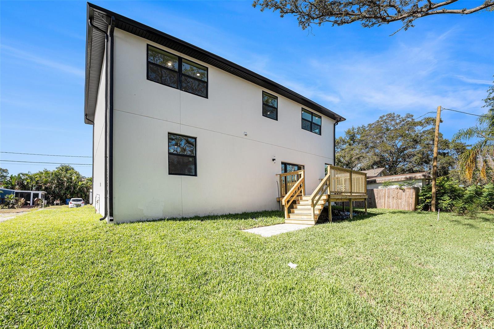 Image 42 of 52 For 514 Summit Street