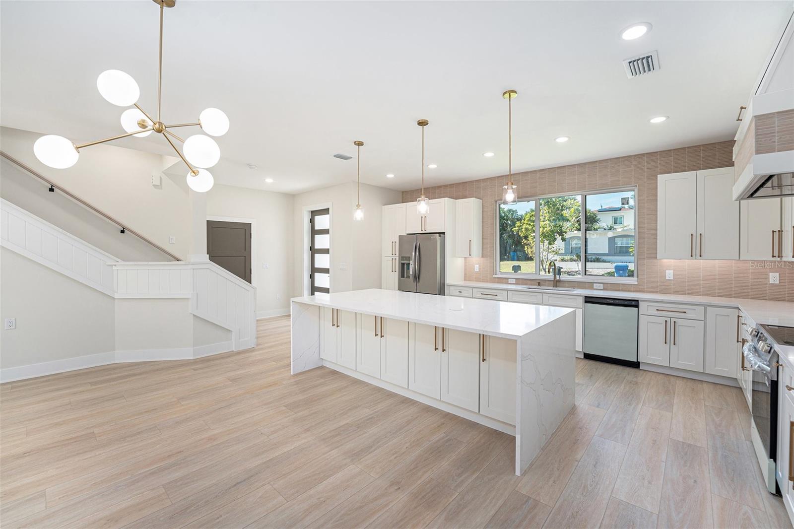 Image 9 of 52 For 514 Summit Street