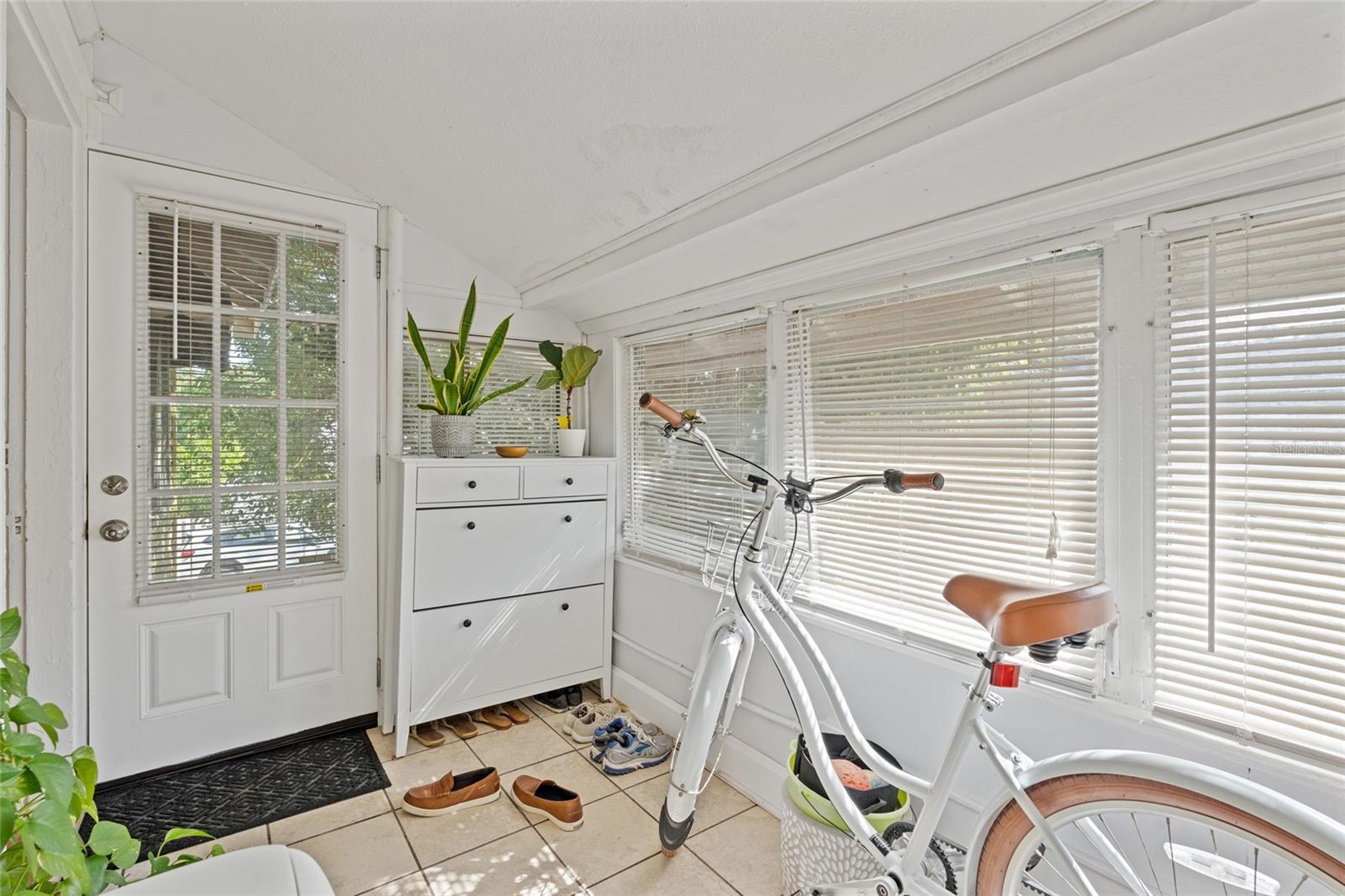 Image 14 of 20 For 727 23rd Avenue N