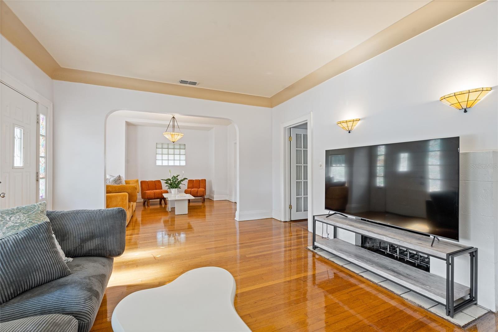 Image 3 of 20 For 727 23rd Avenue N