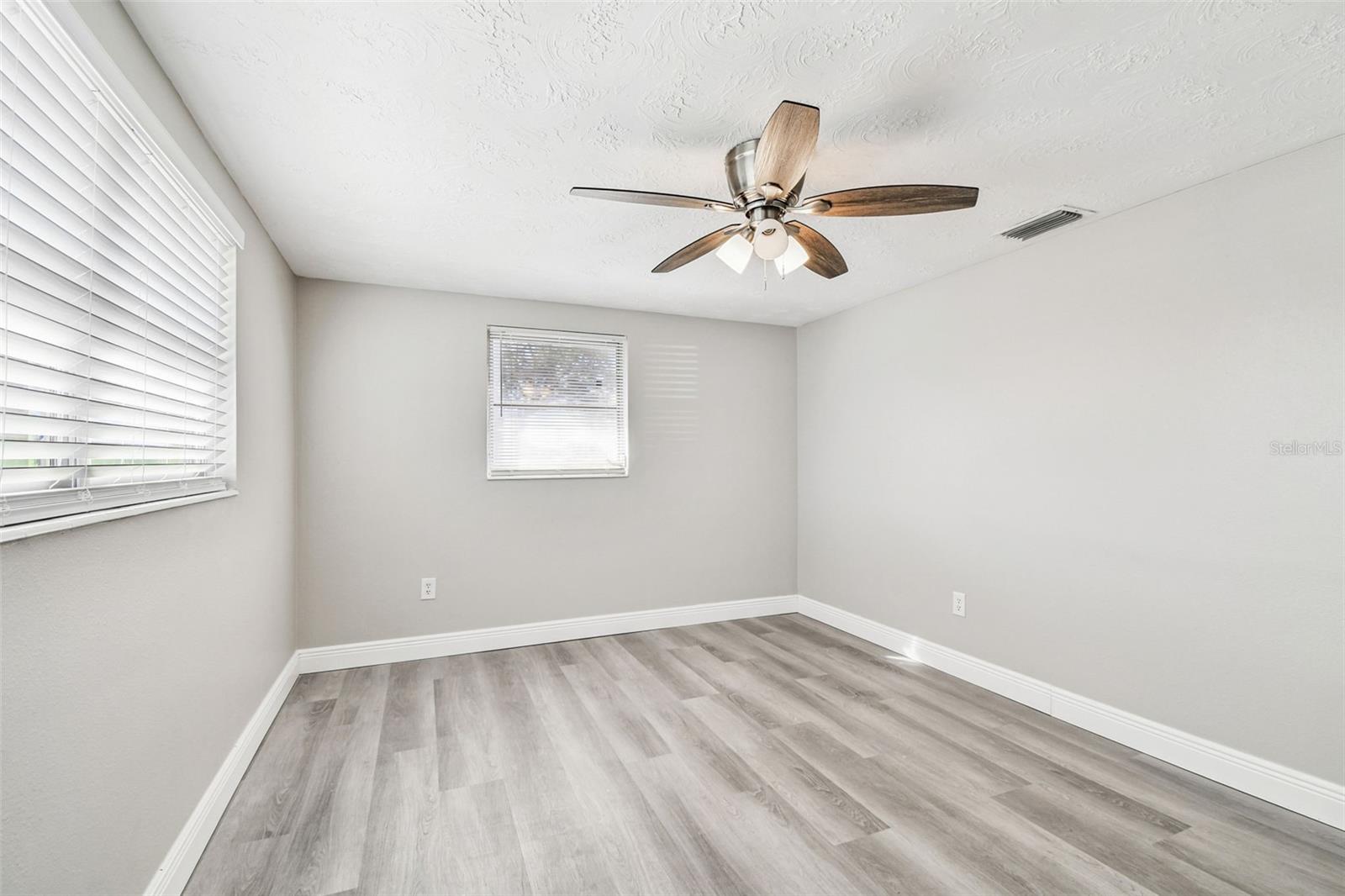 Image 15 of 42 For 3243 Eisenhower Drive