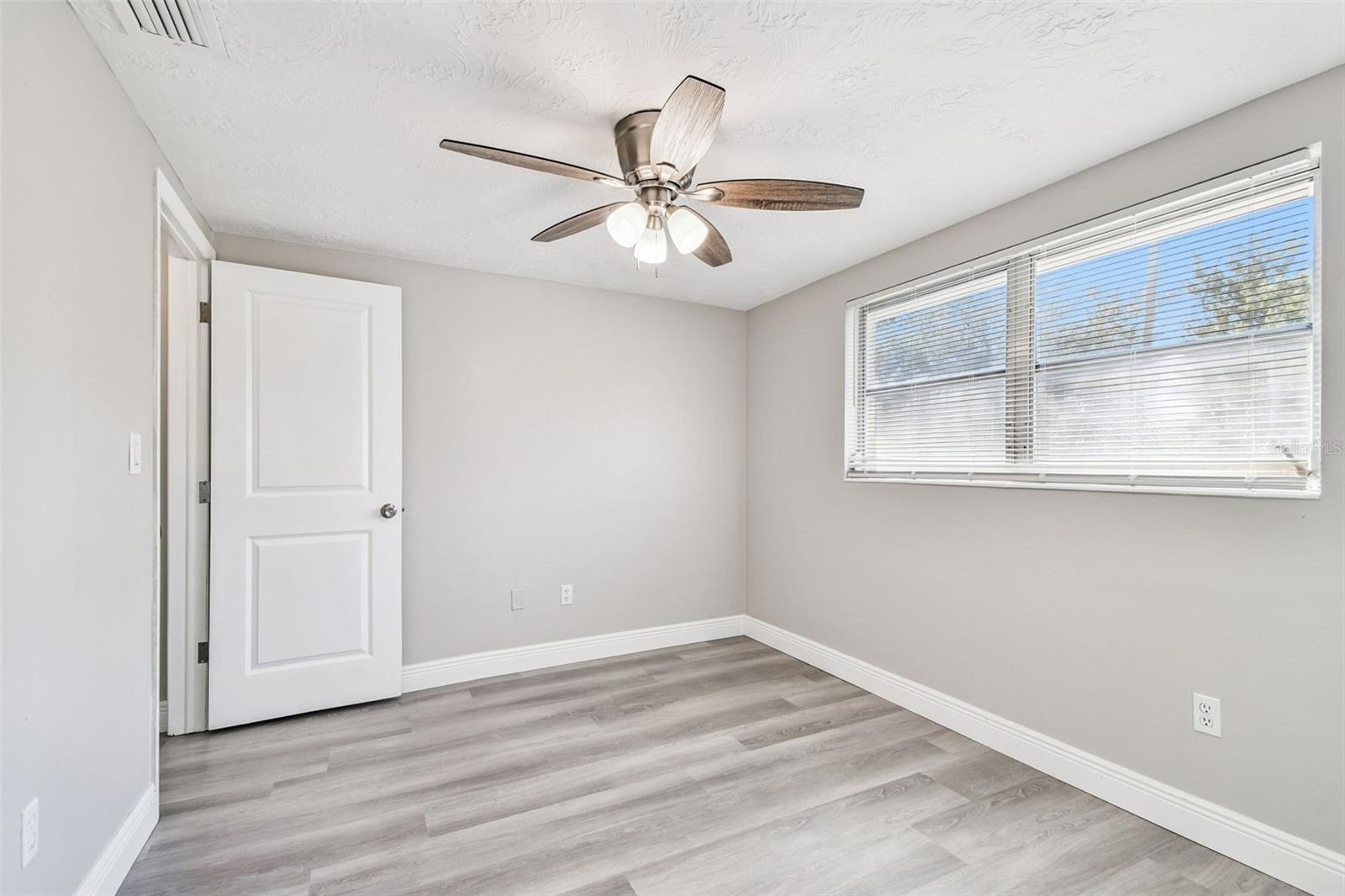 Image 21 of 42 For 3243 Eisenhower Drive