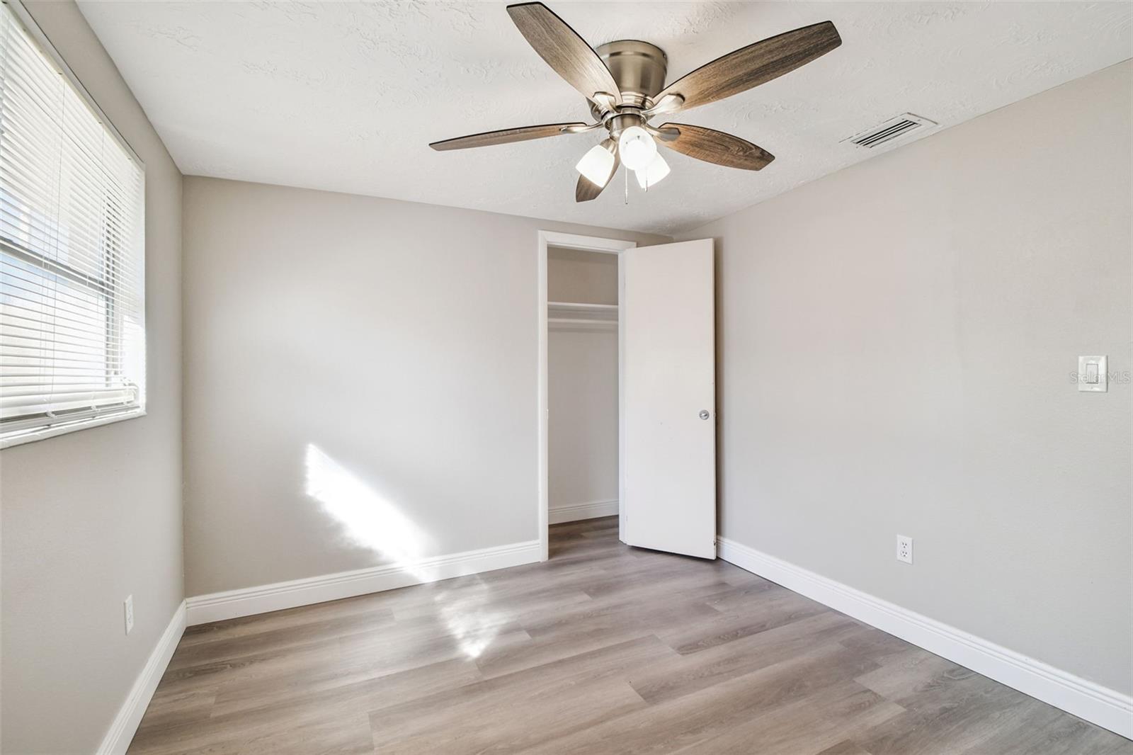 Image 22 of 42 For 3243 Eisenhower Drive