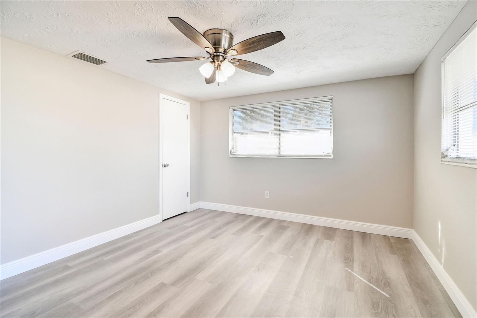 Image 24 of 42 For 3243 Eisenhower Drive