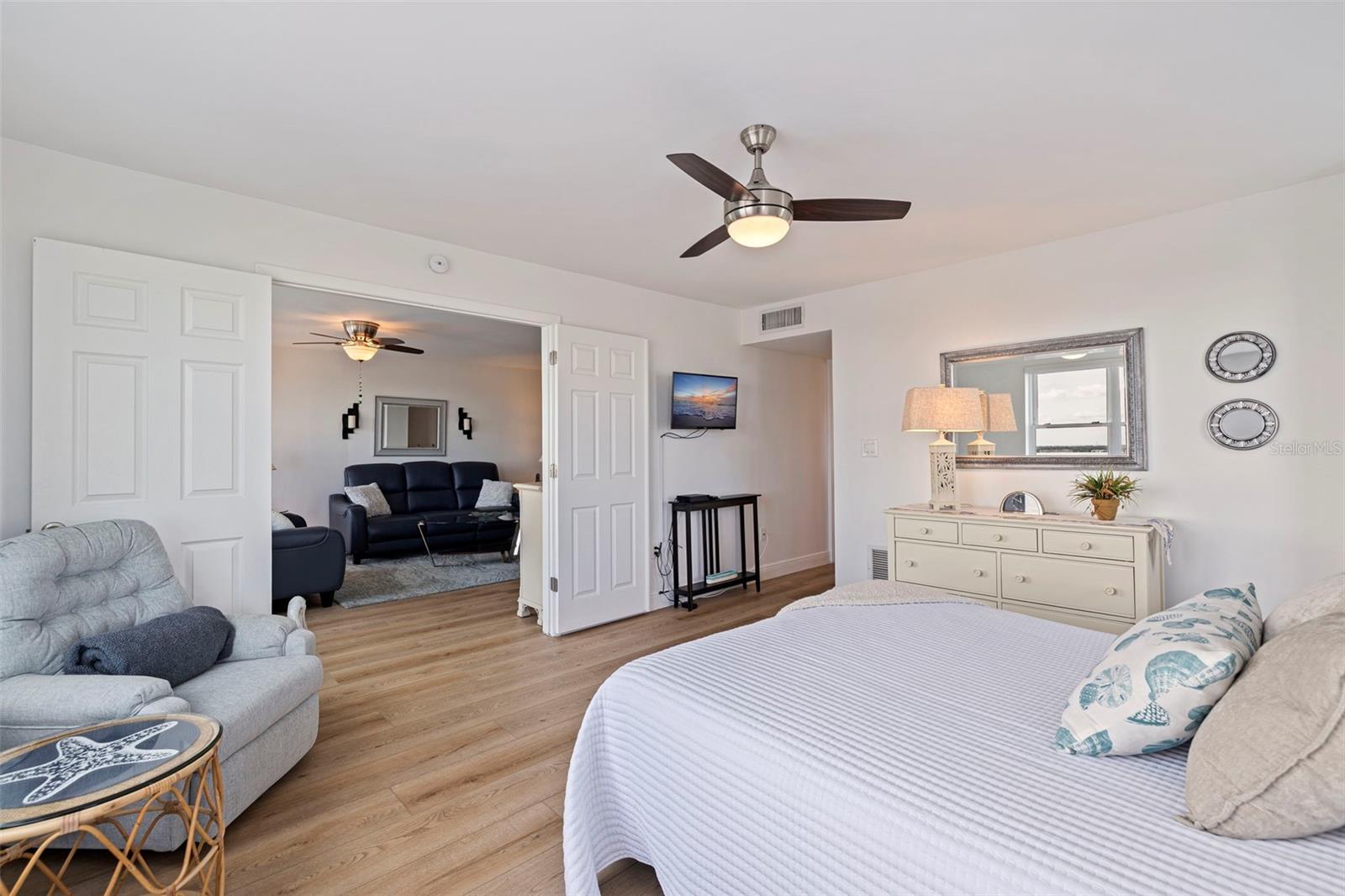 Image 22 of 58 For 5200 Brittany Drive S 1701