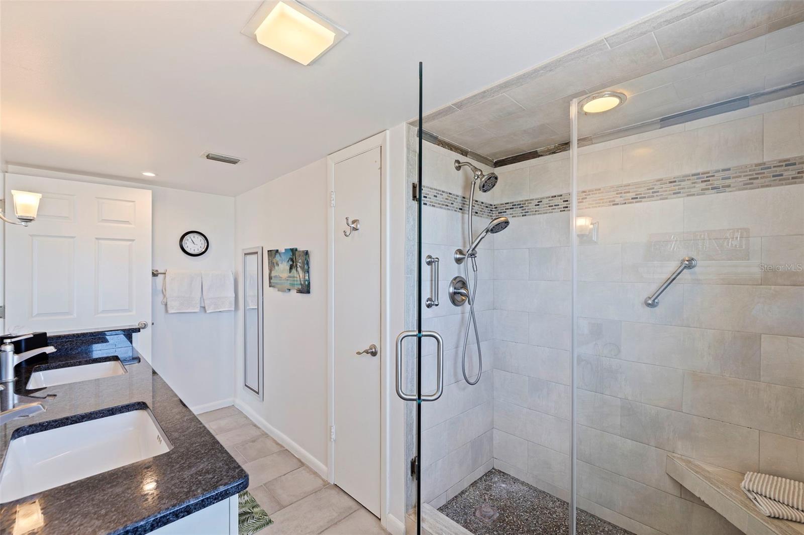 Image 26 of 58 For 5200 Brittany Drive S 1701