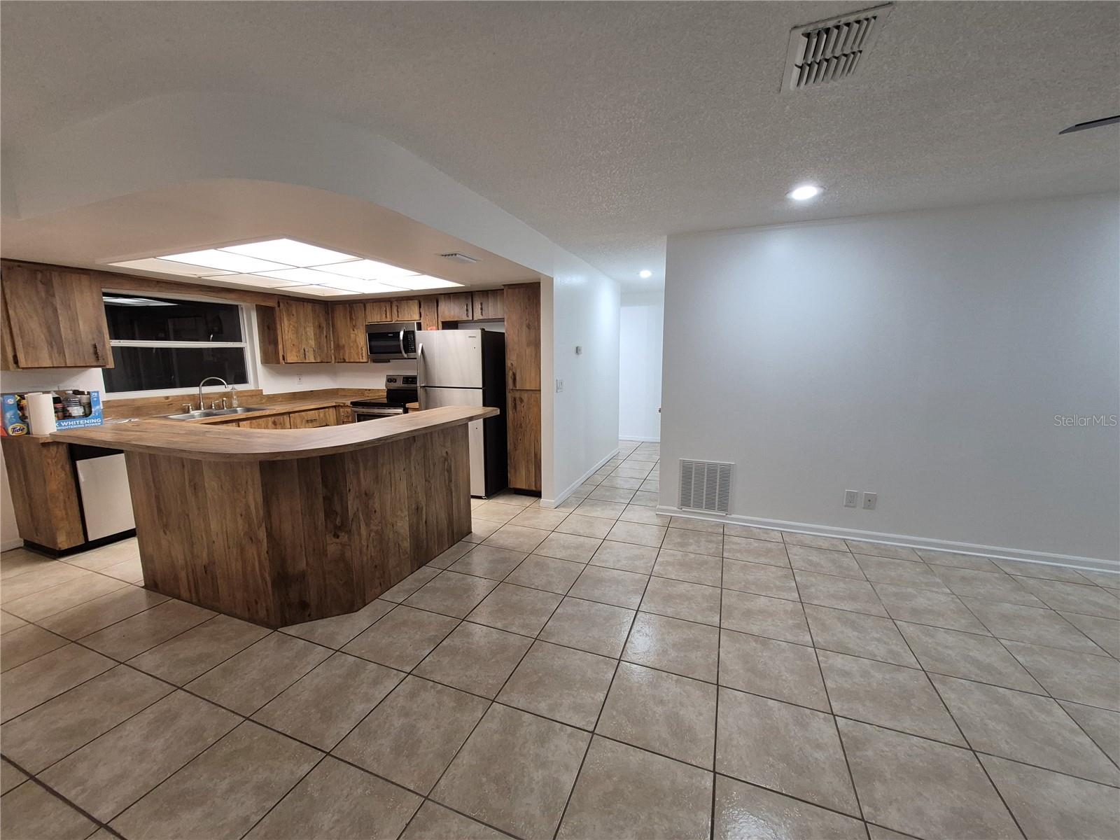 Image 7 of 43 For 2924 Ripplewood Drive