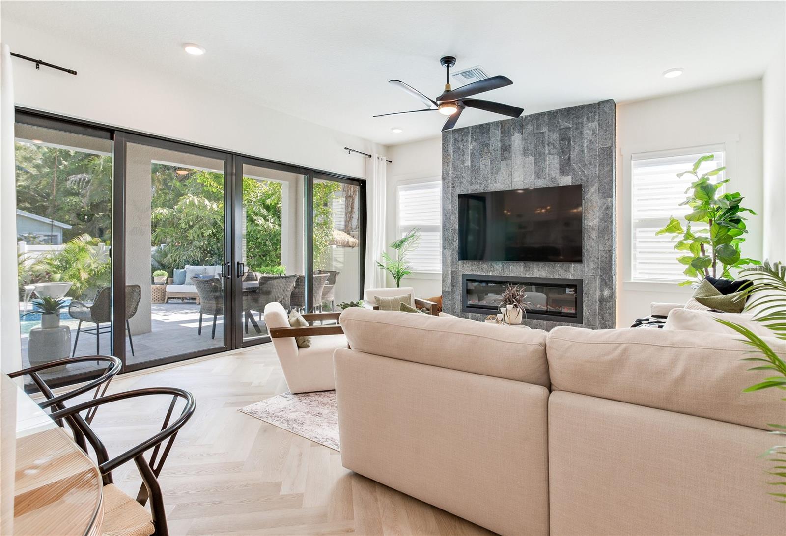 Image 21 of 33 For 2824 52nd Street S