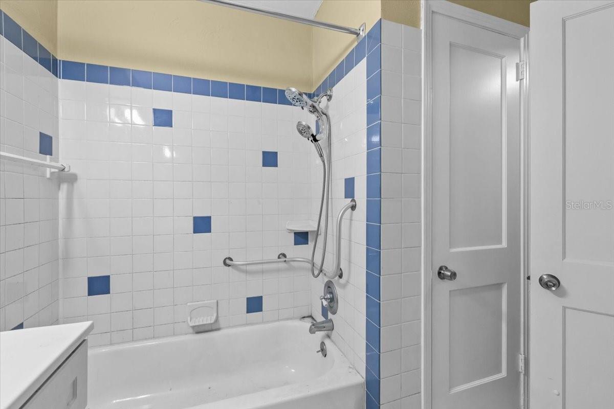 Image 17 of 41 For 6900 9th Avenue N