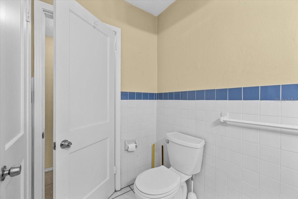 Image 18 of 41 For 6900 9th Avenue N