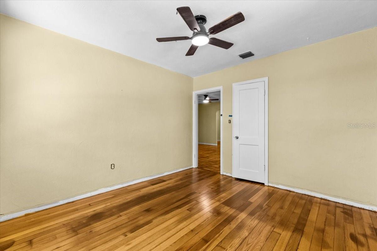 Image 21 of 41 For 6900 9th Avenue N