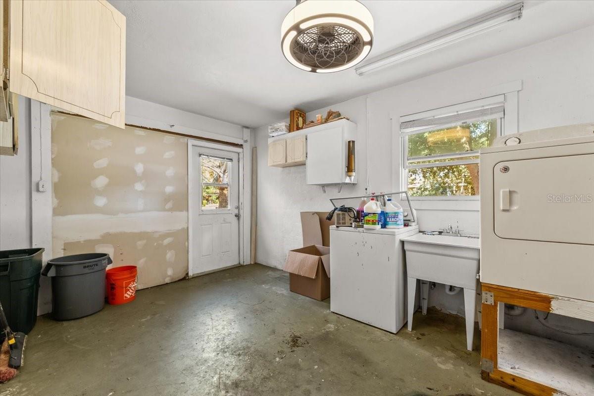 Image 32 of 41 For 6900 9th Avenue N