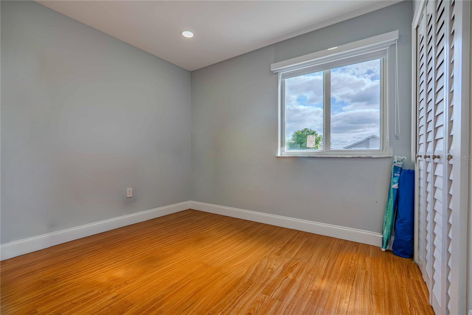 Image 27 of 48 For 18662 56th Avenue