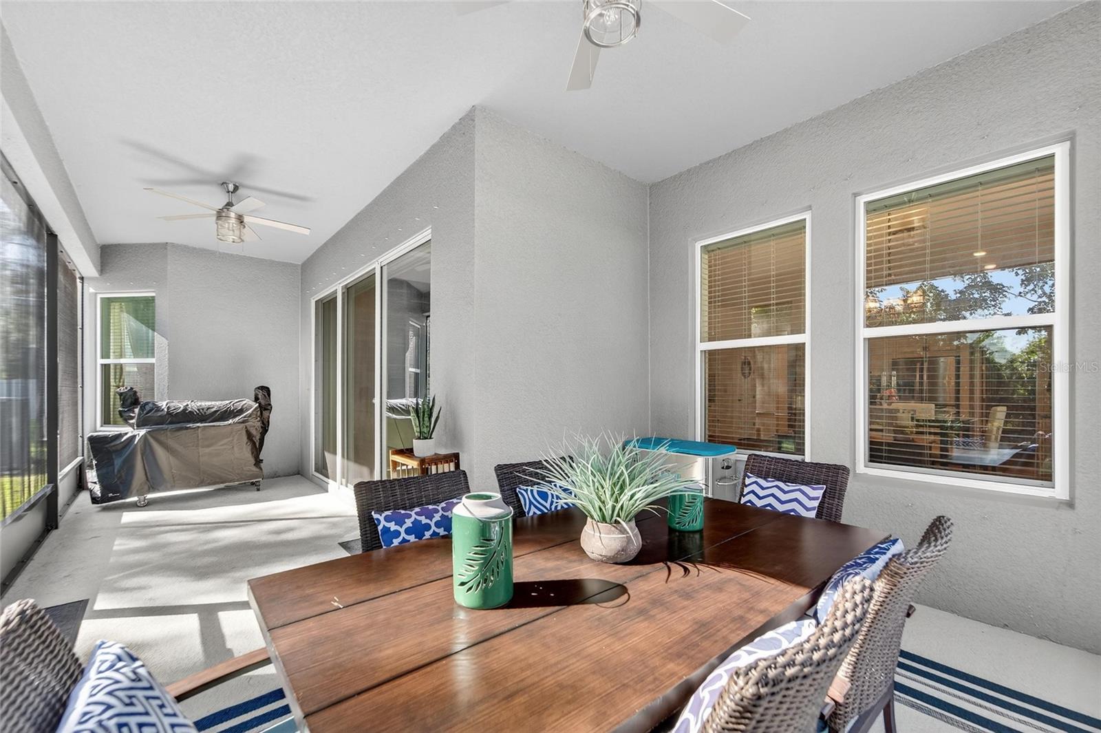 Listing photo id 10 for 10521 Alcon Blue Drive