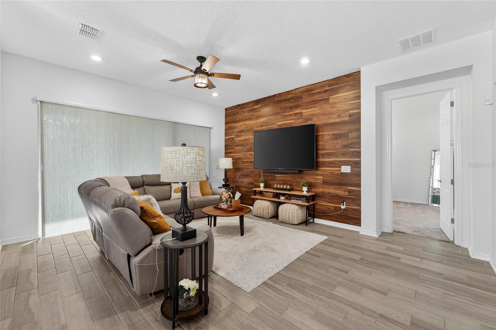 Listing photo id 37 for 10521 Alcon Blue Drive