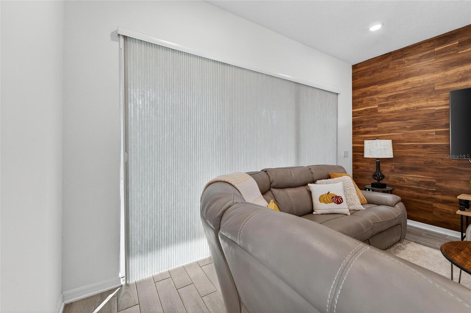 Listing photo id 38 for 10521 Alcon Blue Drive