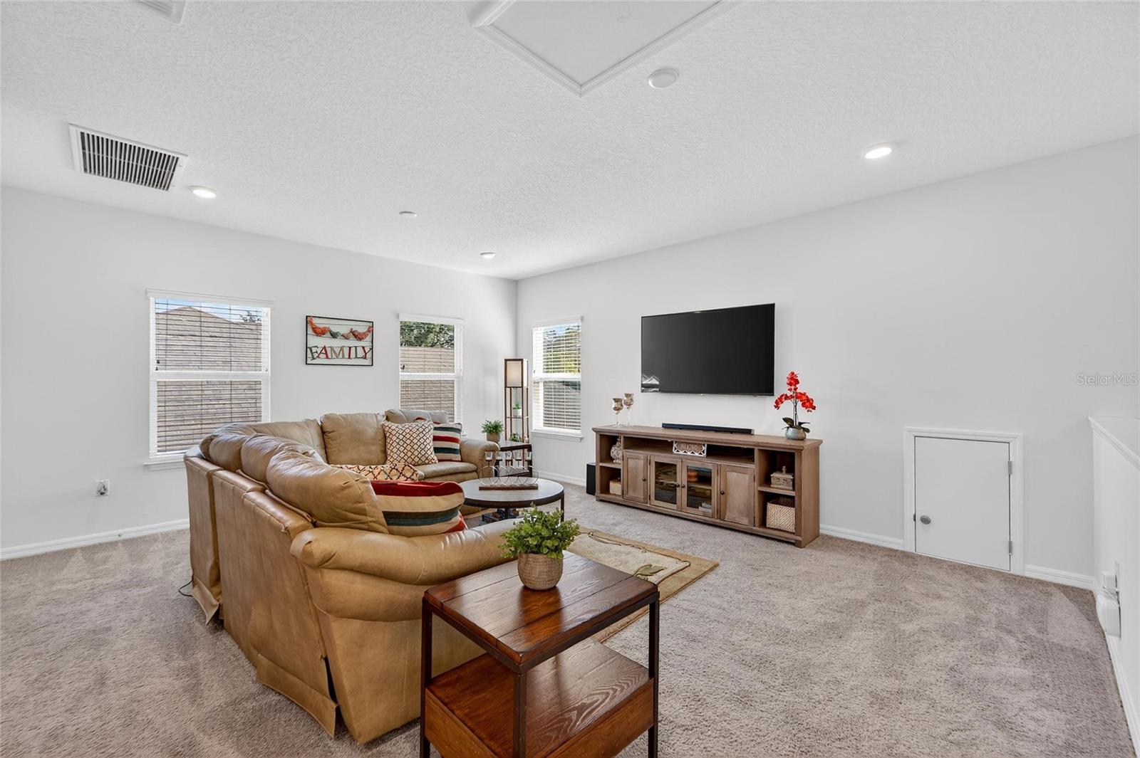 Listing photo id 55 for 10521 Alcon Blue Drive