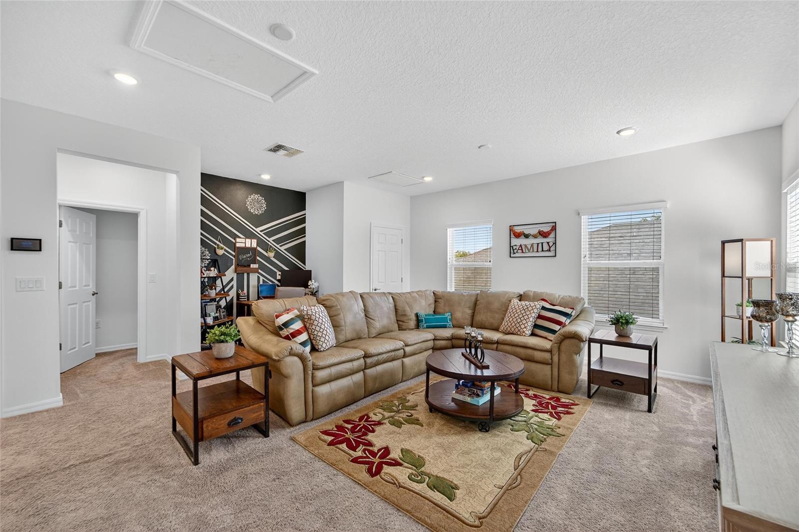 Listing photo id 56 for 10521 Alcon Blue Drive