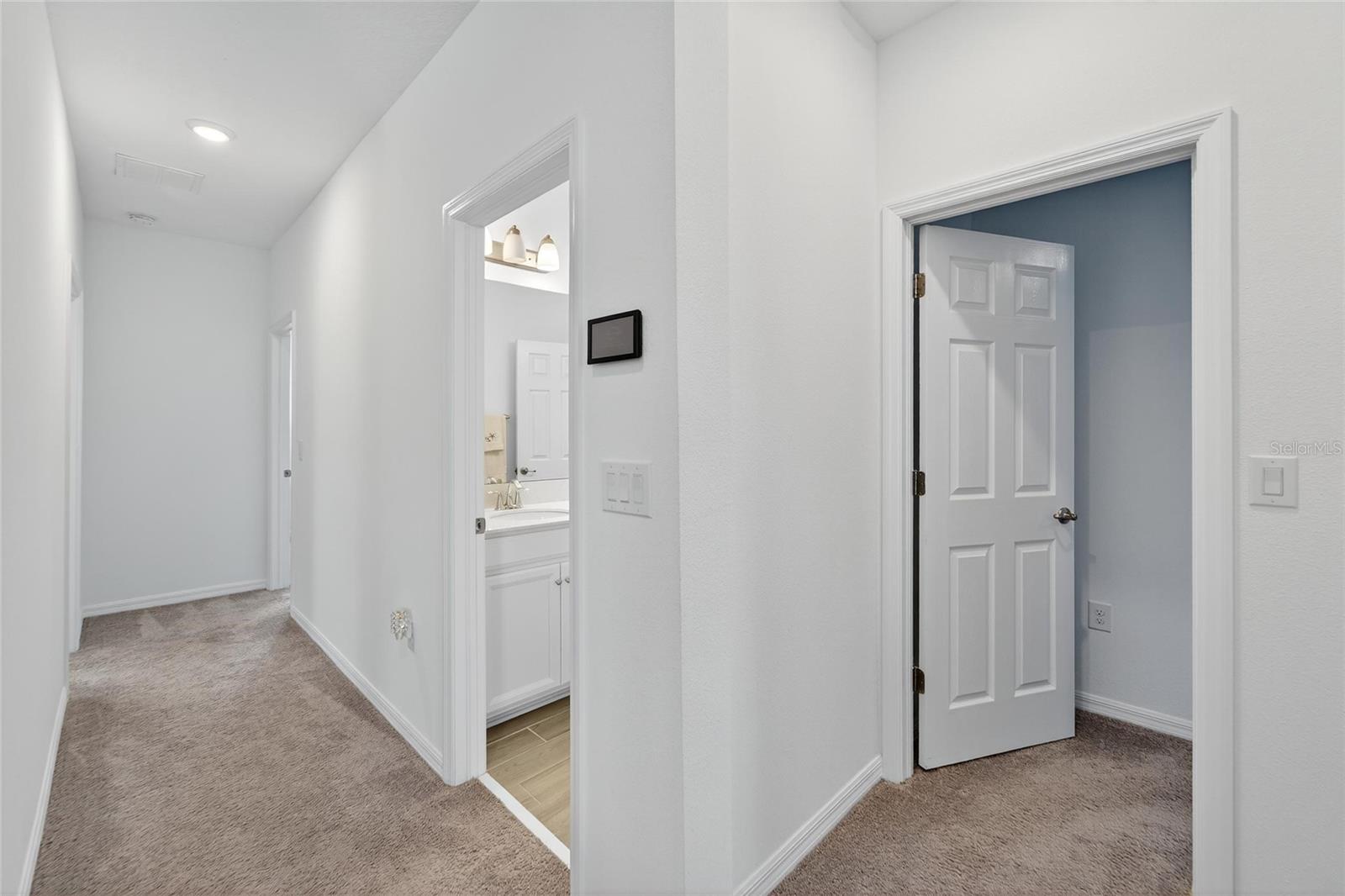 Listing photo id 60 for 10521 Alcon Blue Drive