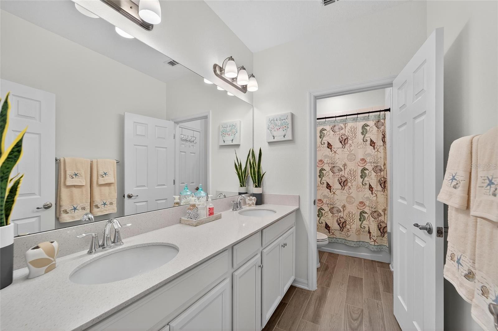 Listing photo id 65 for 10521 Alcon Blue Drive