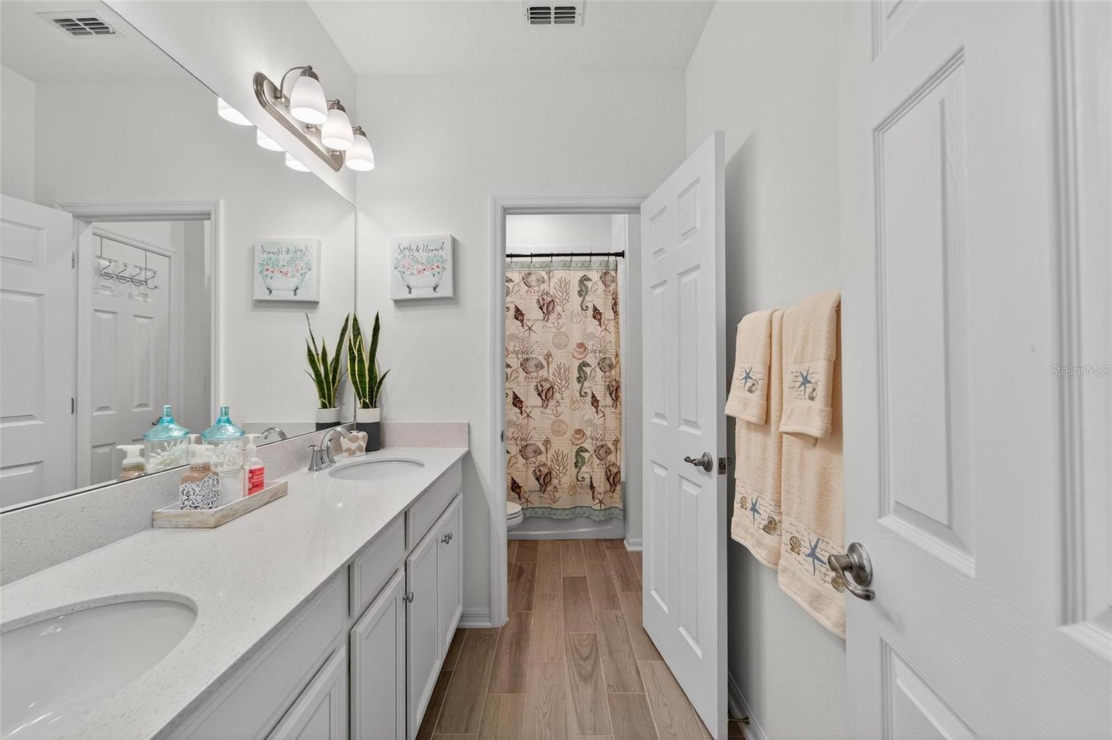 Listing photo id 66 for 10521 Alcon Blue Drive