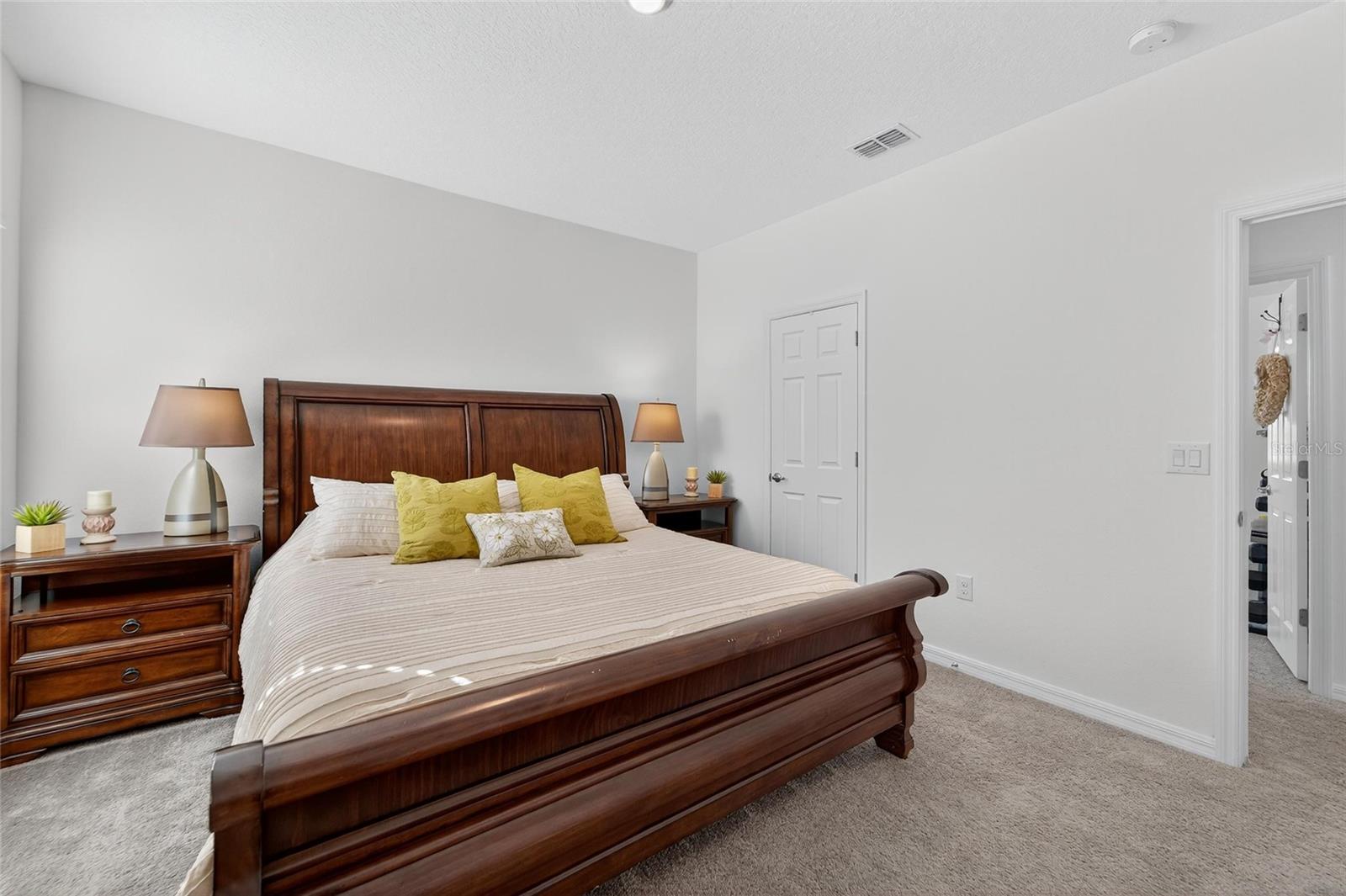 Listing photo id 70 for 10521 Alcon Blue Drive