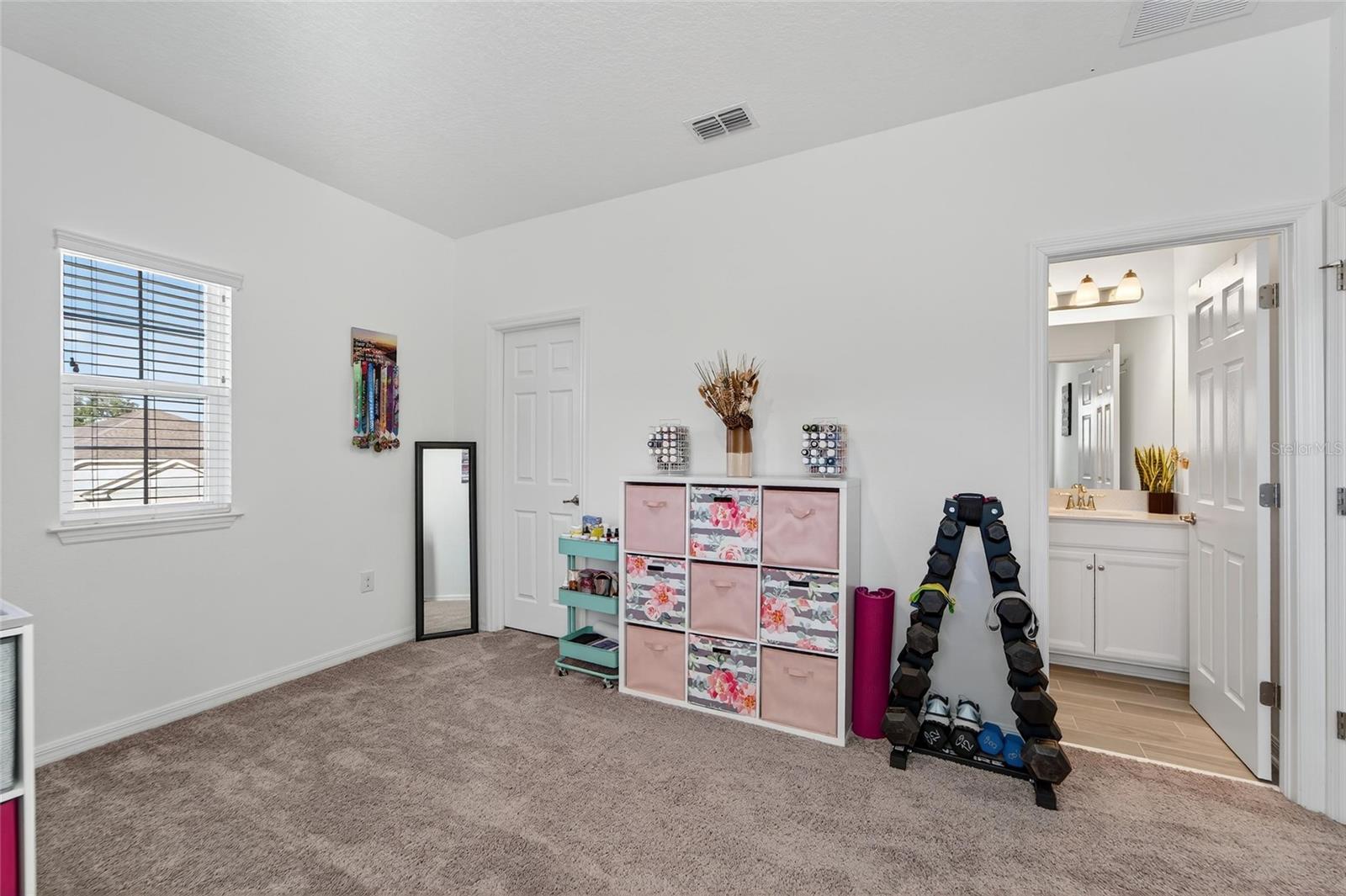 Listing photo id 75 for 10521 Alcon Blue Drive