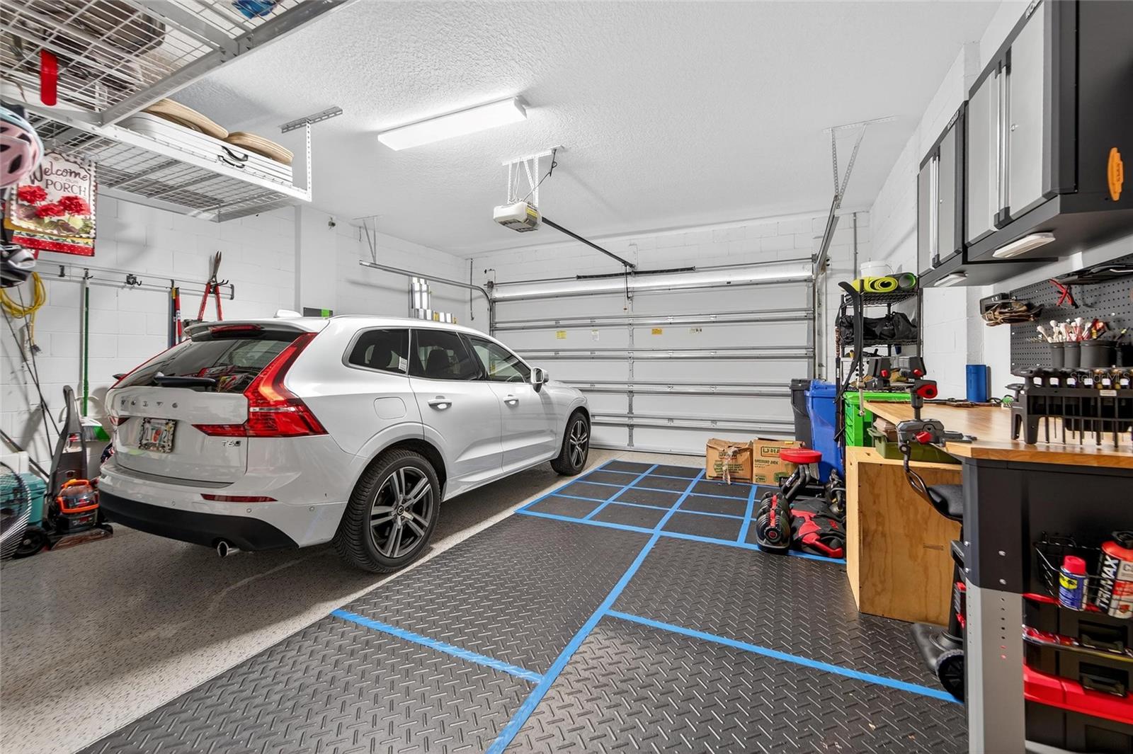 Listing photo id 79 for 10521 Alcon Blue Drive