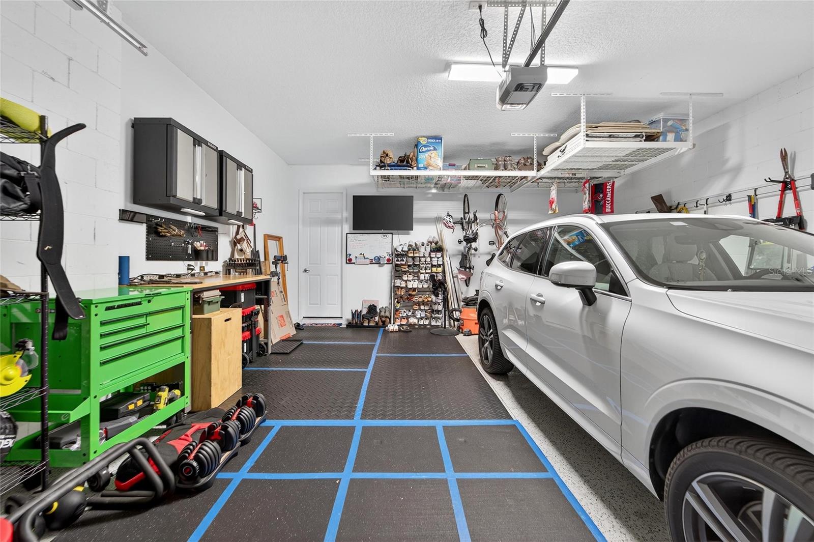 Listing photo id 80 for 10521 Alcon Blue Drive