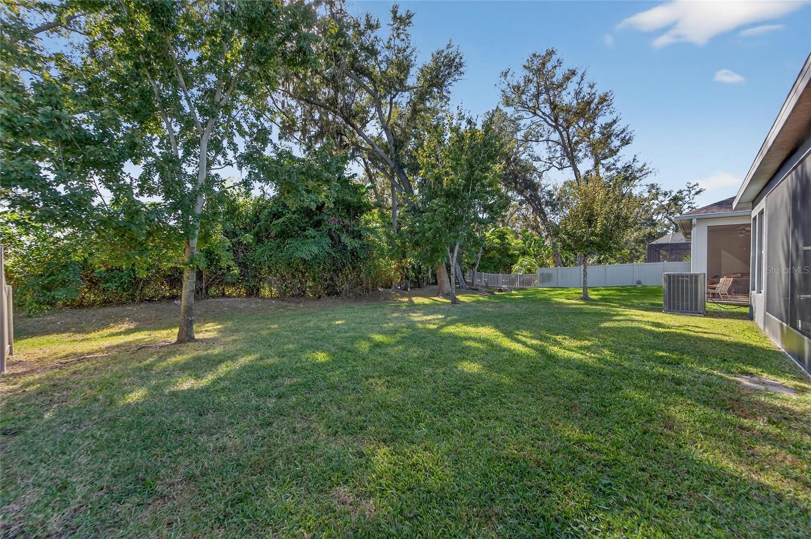 Listing photo id 81 for 10521 Alcon Blue Drive