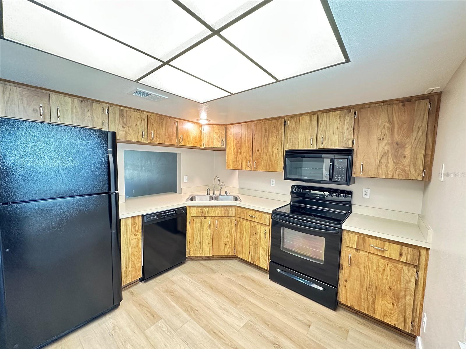 Image 3 of 25 For 10740 43rd Street N 401