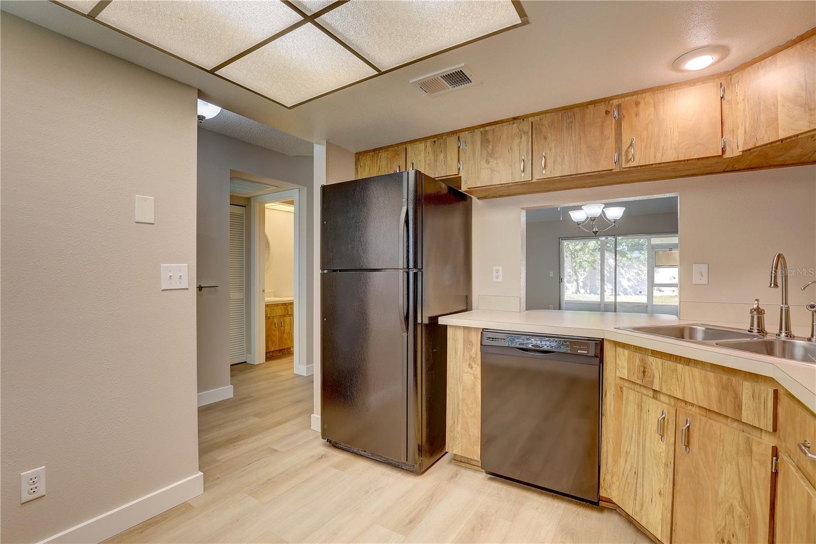 Image 6 of 25 For 10740 43rd Street N 401