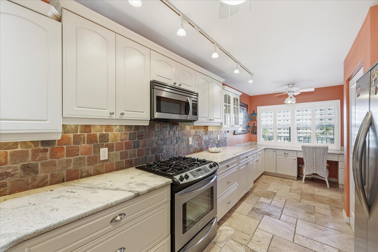 Image 12 of 59 For 6060 Shore Boulevard S 203