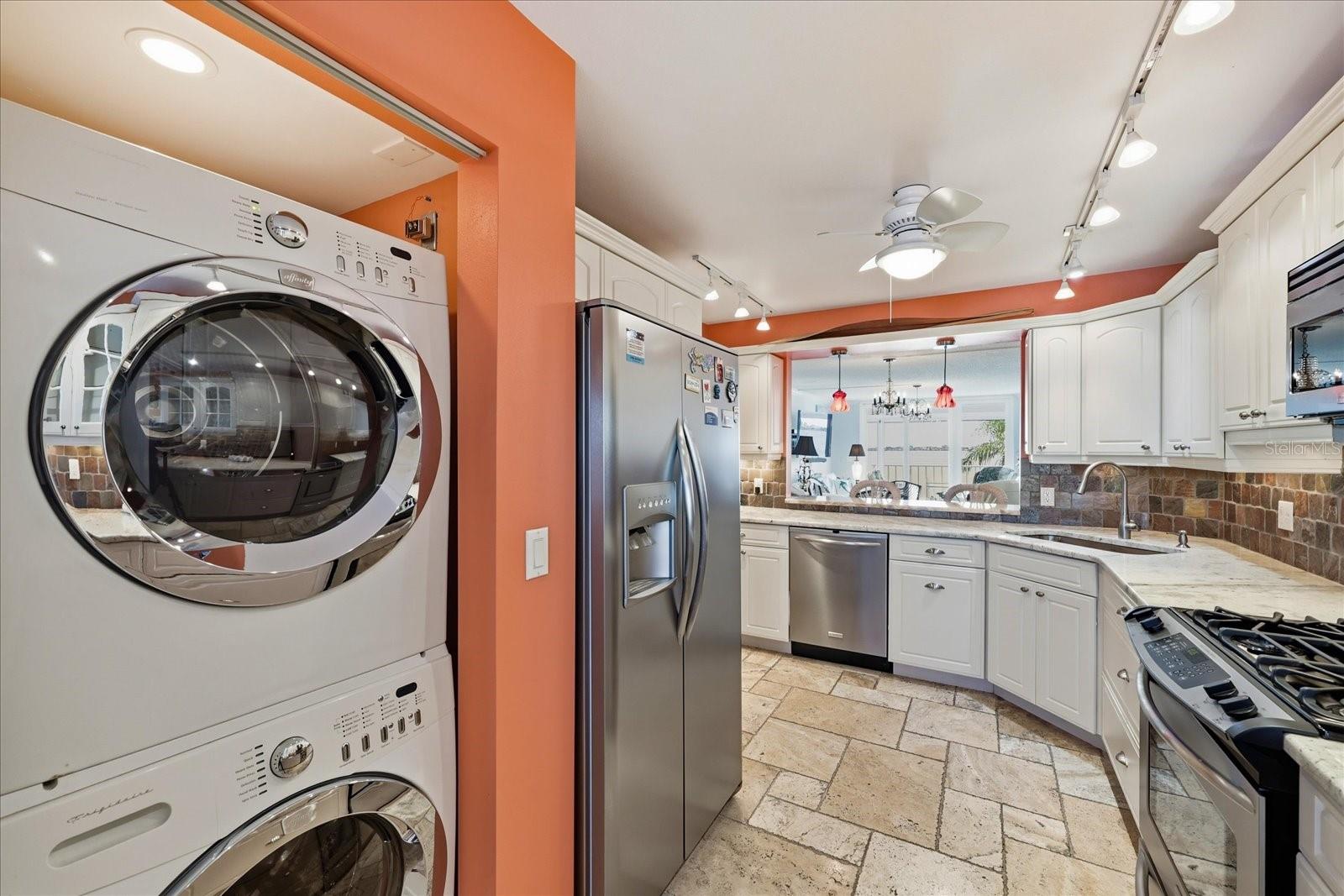 Image 21 of 59 For 6060 Shore Boulevard S 203