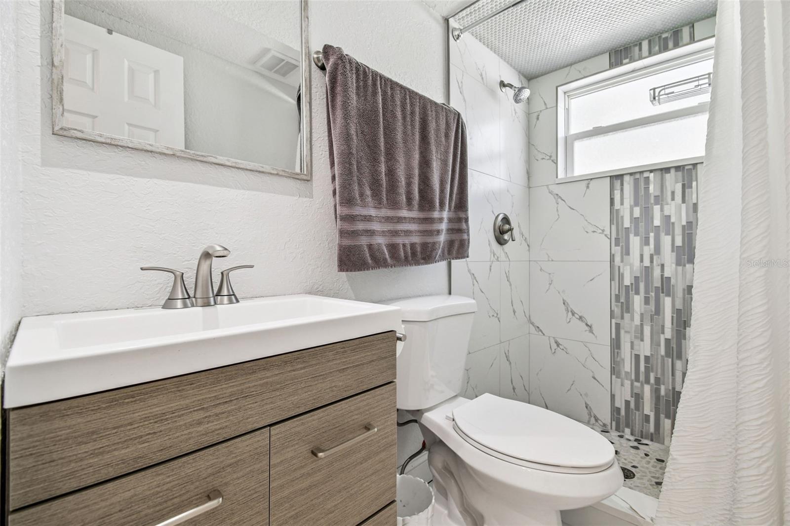 Image 21 of 46 For 7519 Holly Lake Lane