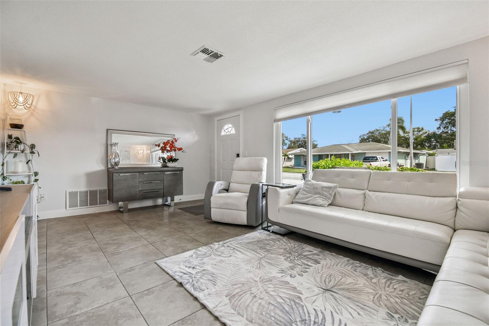 Image 7 of 46 For 7519 Holly Lake Lane