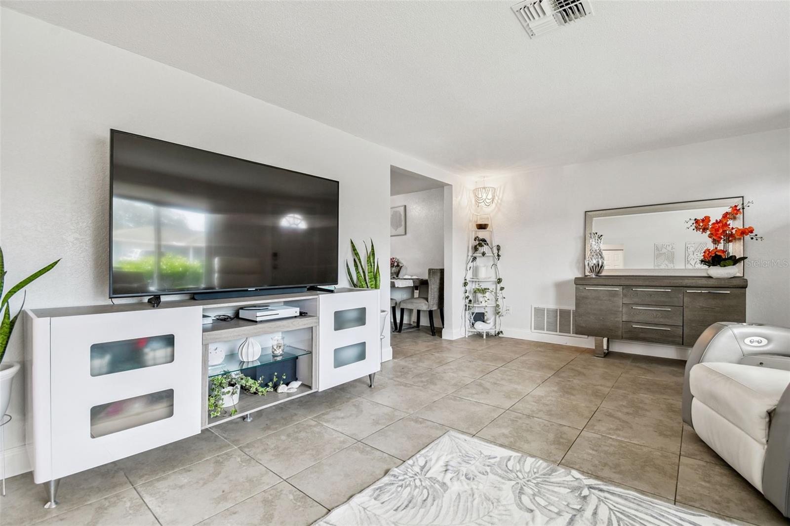 Image 8 of 46 For 7519 Holly Lake Lane