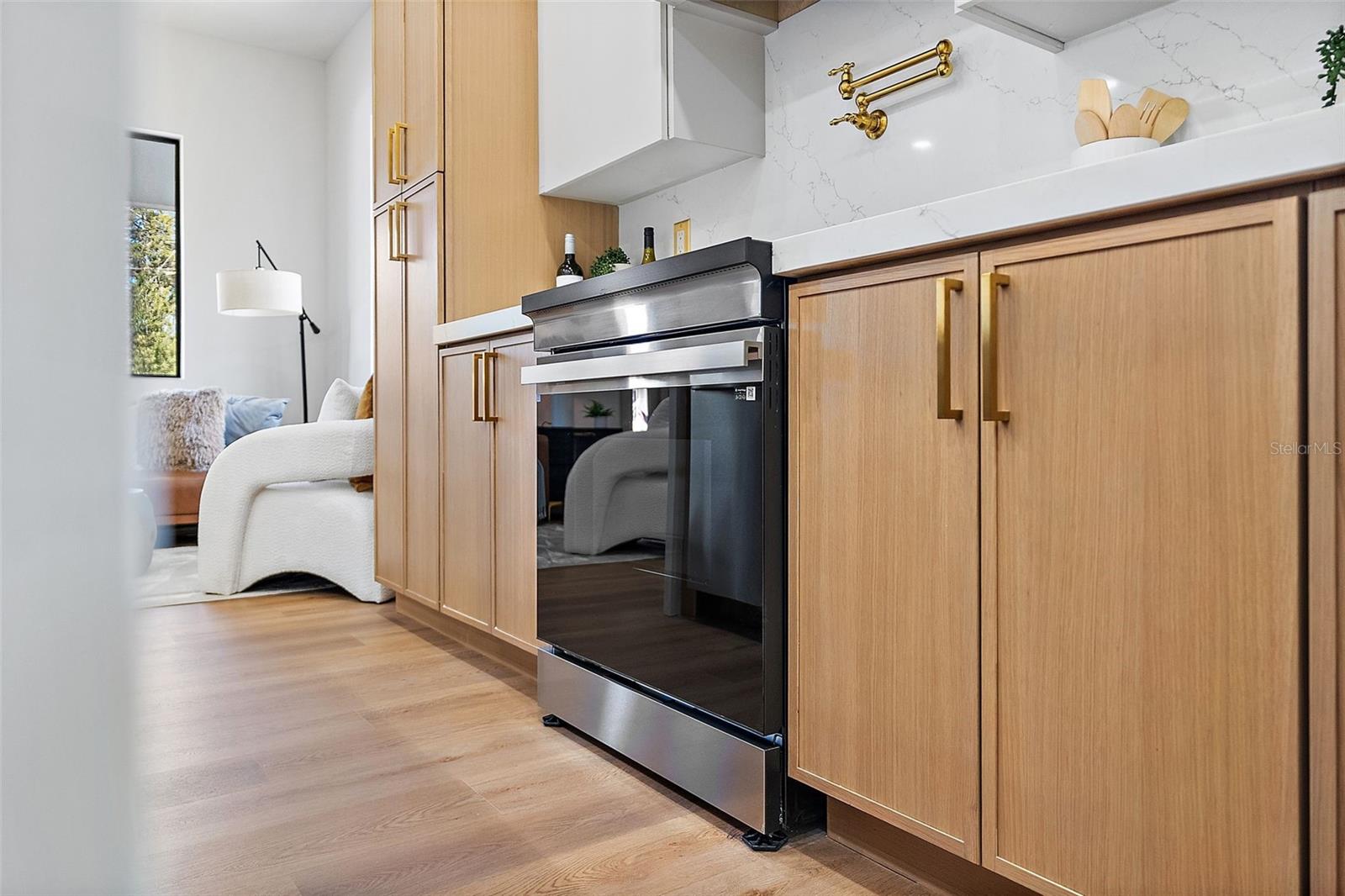 Image 10 of 37 For 2320 North B Street