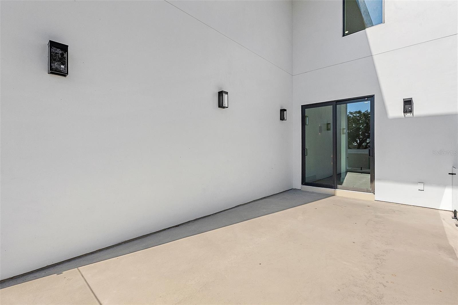 Image 16 of 37 For 2320 North B Street