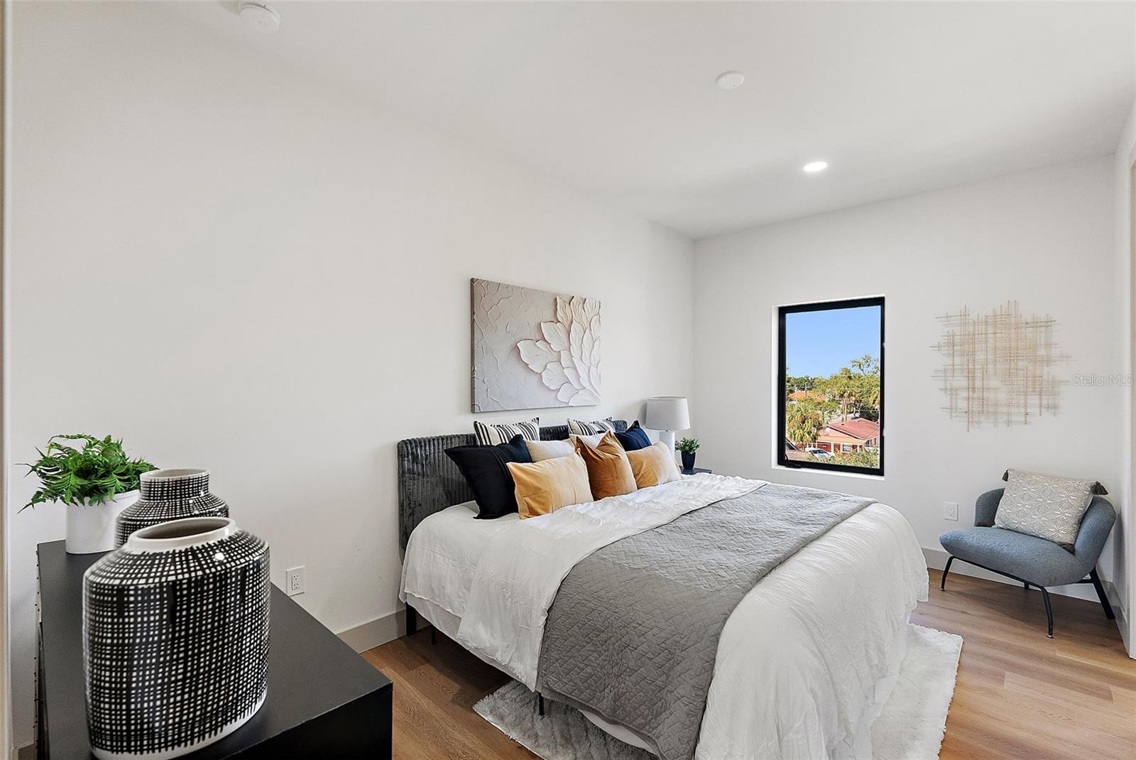 Image 17 of 37 For 2320 North B Street