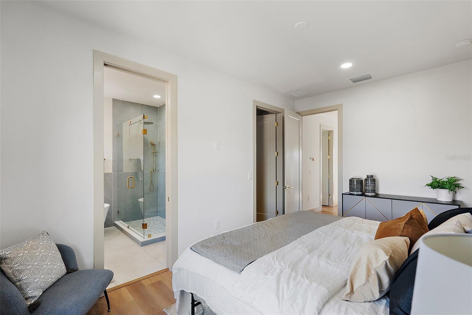 Image 18 of 37 For 2320 North B Street