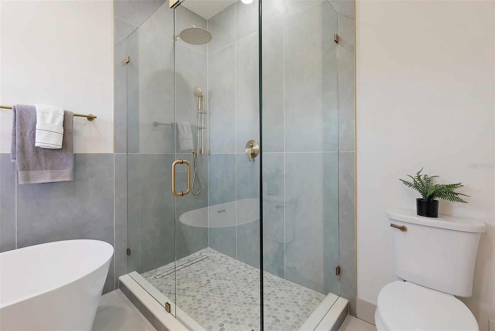 Image 21 of 37 For 2320 North B Street