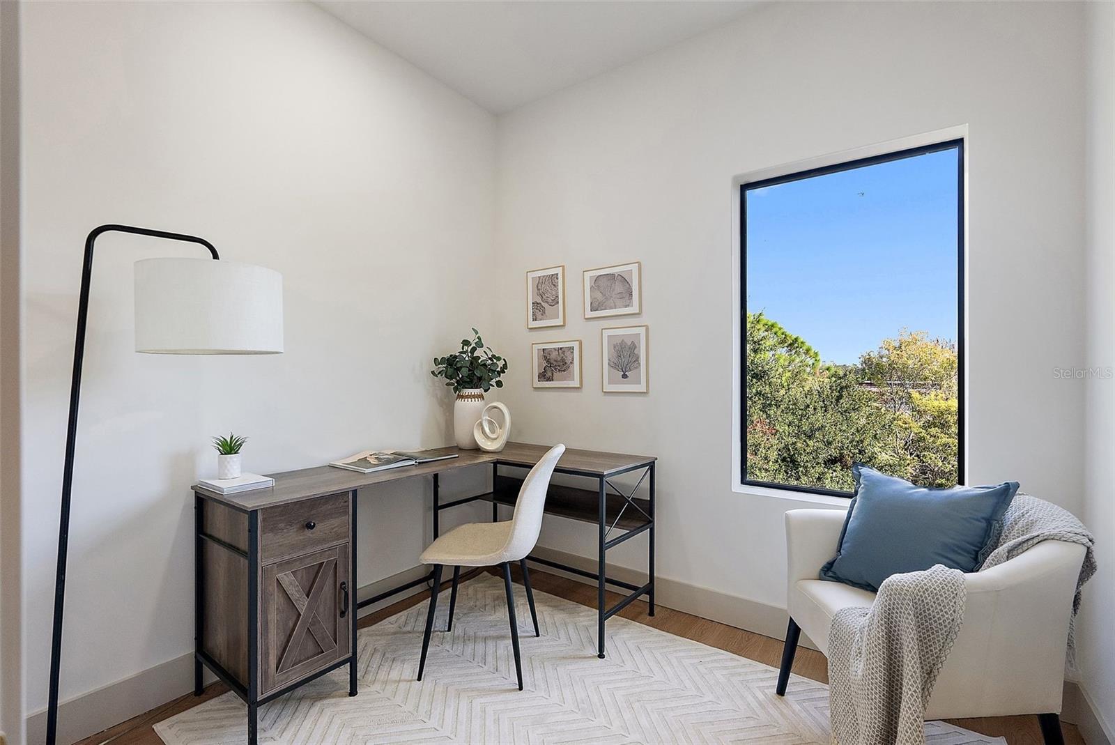 Image 26 of 37 For 2320 North B Street