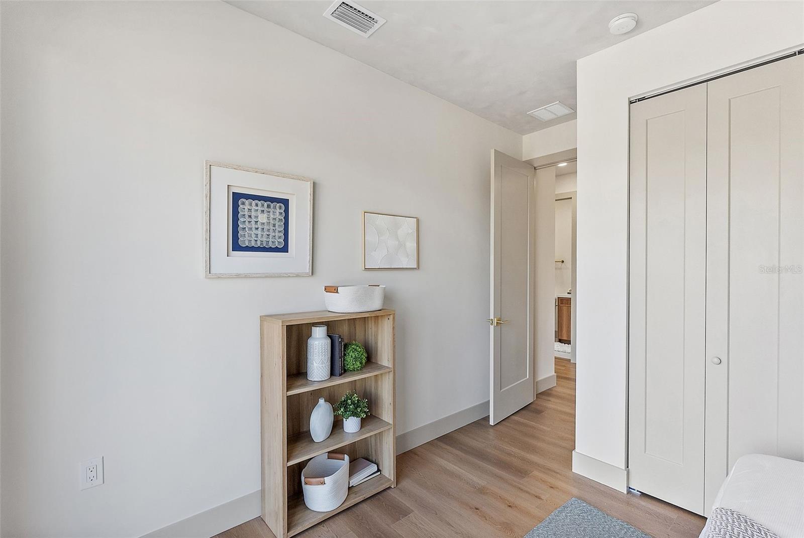 Image 28 of 37 For 2320 North B Street