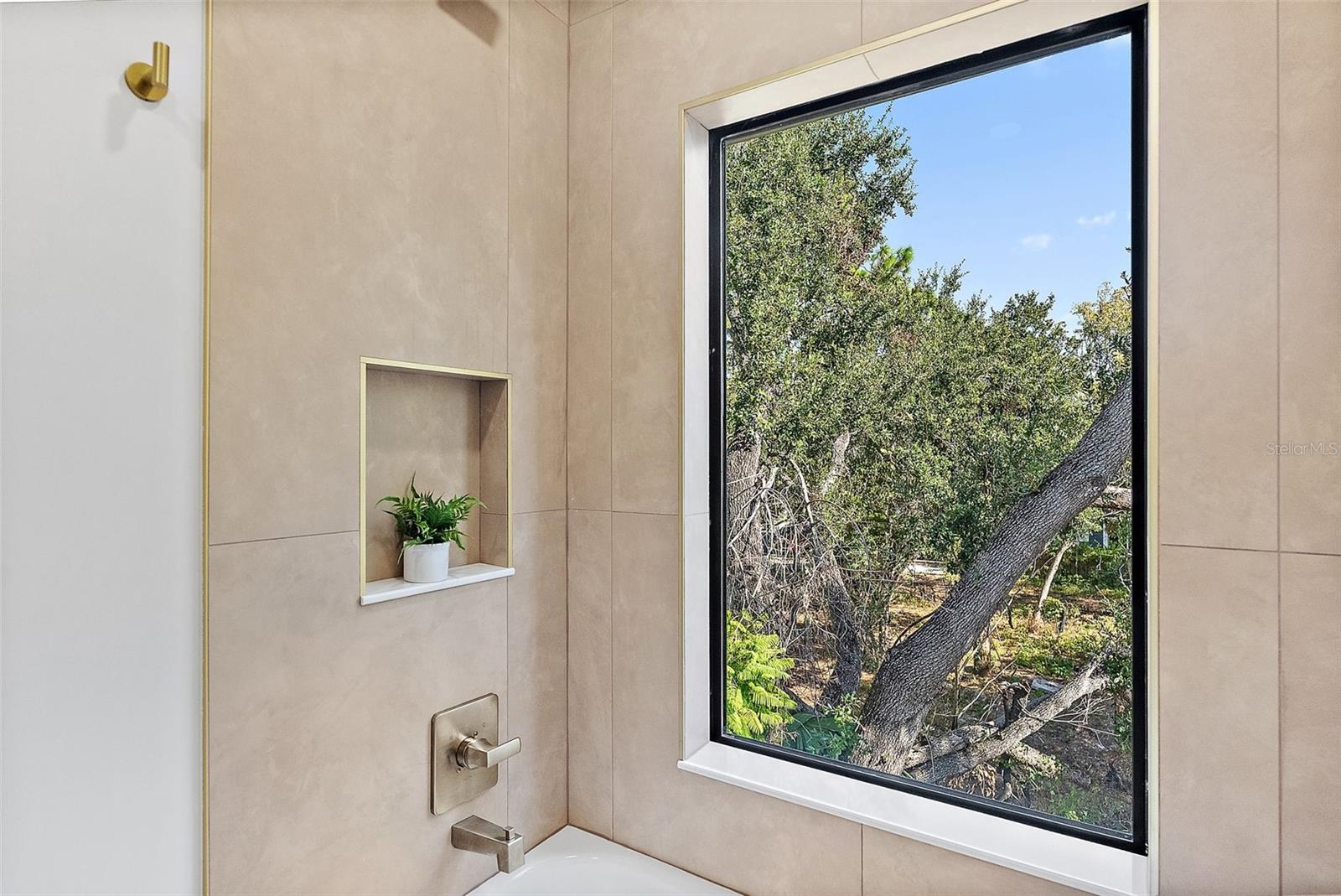 Image 30 of 37 For 2320 North B Street